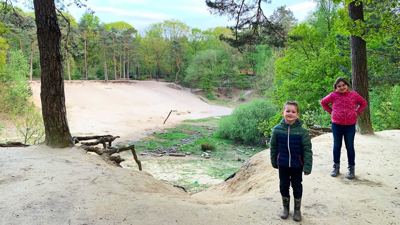 Kinderfeestje bij Molecaten Park De Leemkule Hattem 06 speelkuil leemkuil